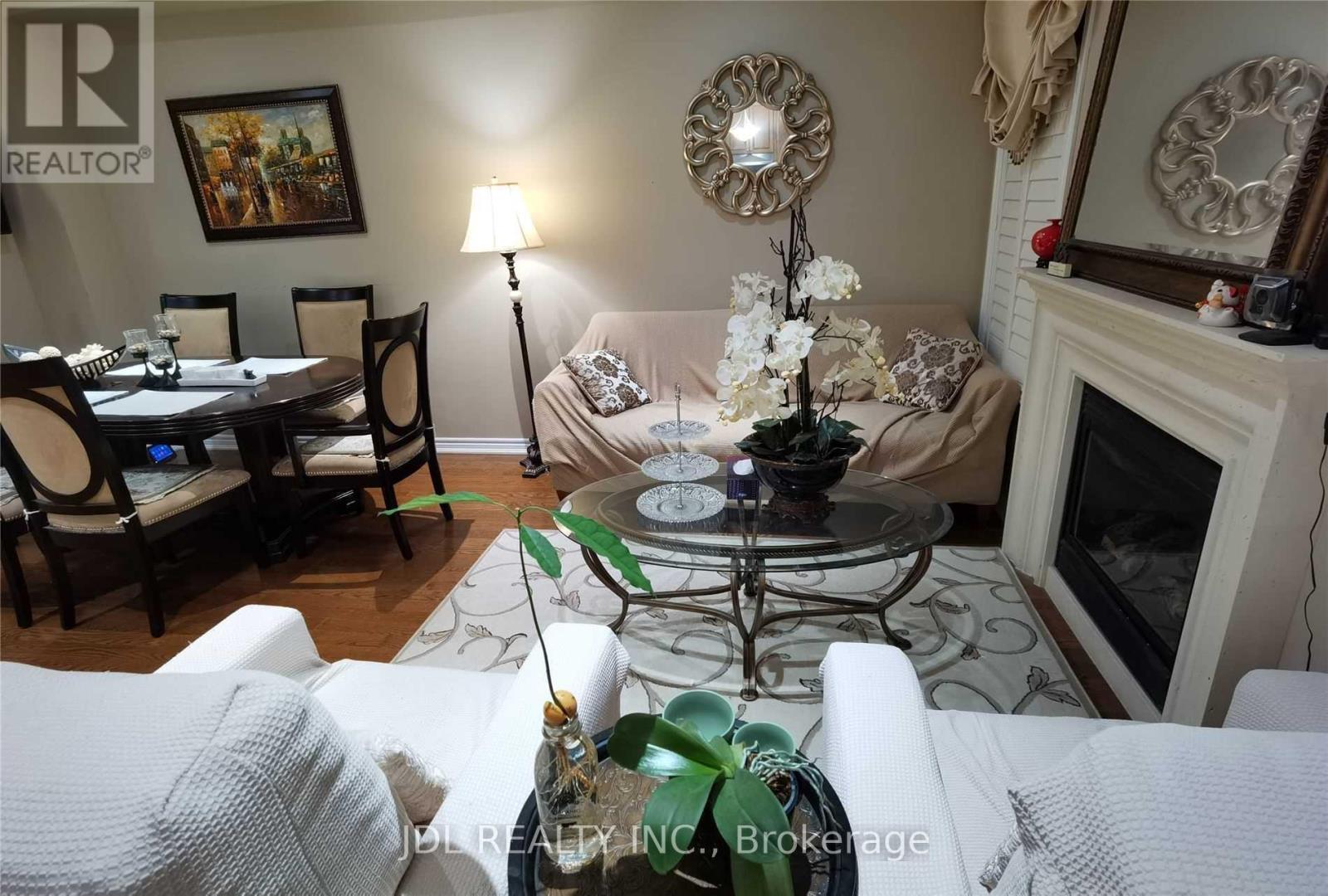 5 Pitney Avenue, Richmond Hill, Ontario  L4E 4Y6 - Photo 9 - N12526236