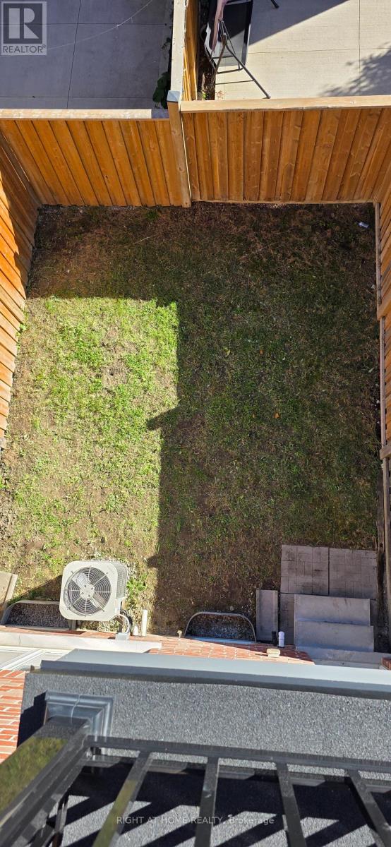 27 Shiff Cres, Brampton, Ontario  L6Z 0B4 - Photo 11 - W12526228