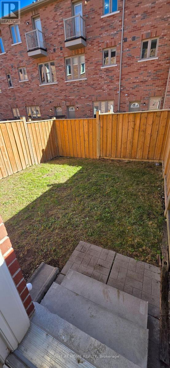 27 Shiff Cres, Brampton, Ontario  L6Z 0B4 - Photo 12 - W12526228