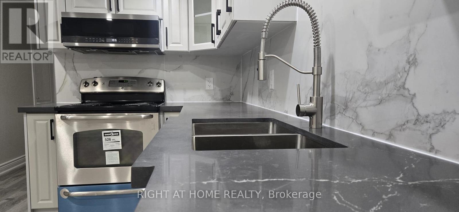 22 Valleyscape Trail, Caledon, Ontario  L7C 4H3 - Photo 2 - W12526230