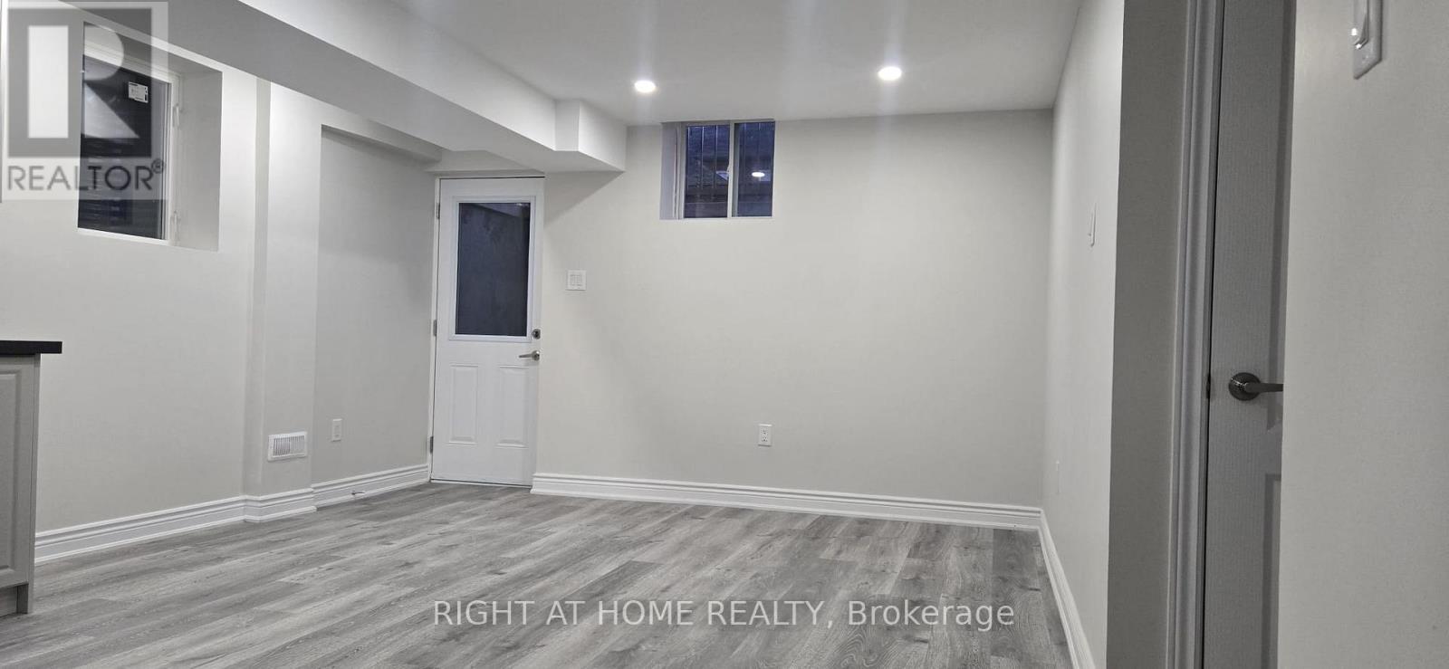 22 Valleyscape Trail, Caledon, Ontario  L7C 4H3 - Photo 3 - W12526230