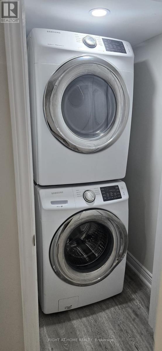 22 Valleyscape Trail, Caledon, Ontario  L7C 4H3 - Photo 9 - W12526230