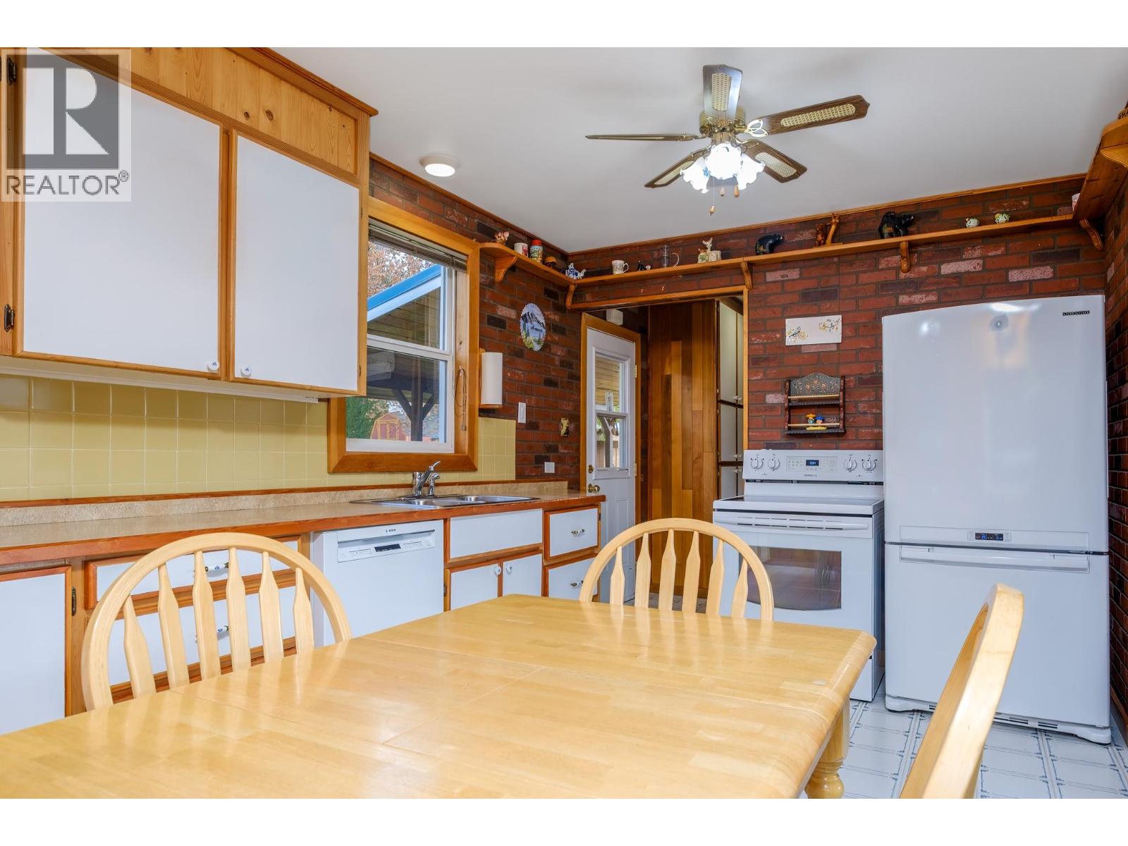 2130 Victoria Avenue, Rossland, British Columbia  V0G 1Y0 - Photo 15 - 10367439