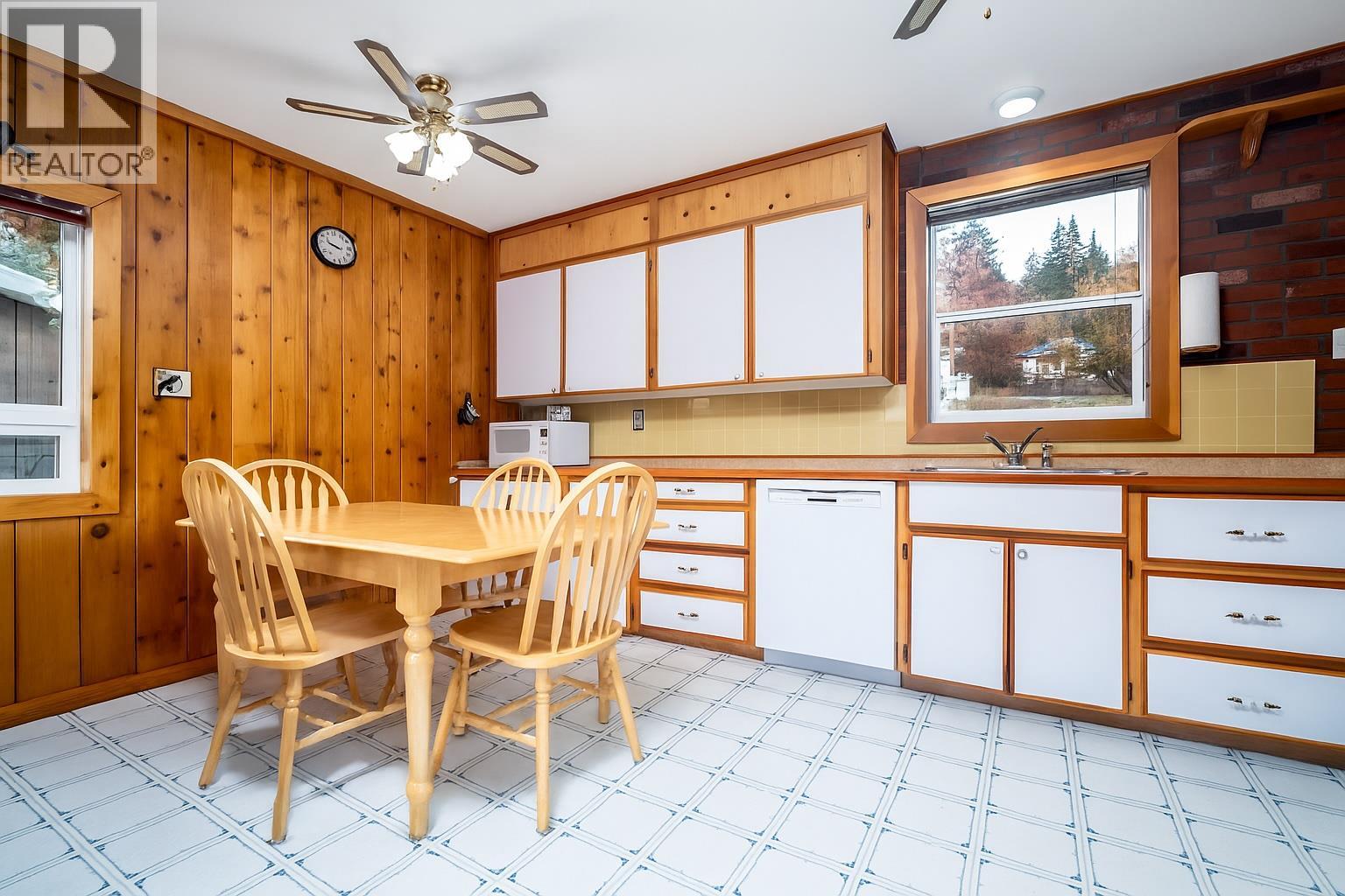 2130 Victoria Avenue, Rossland, British Columbia  V0G 1Y0 - Photo 17 - 10367439