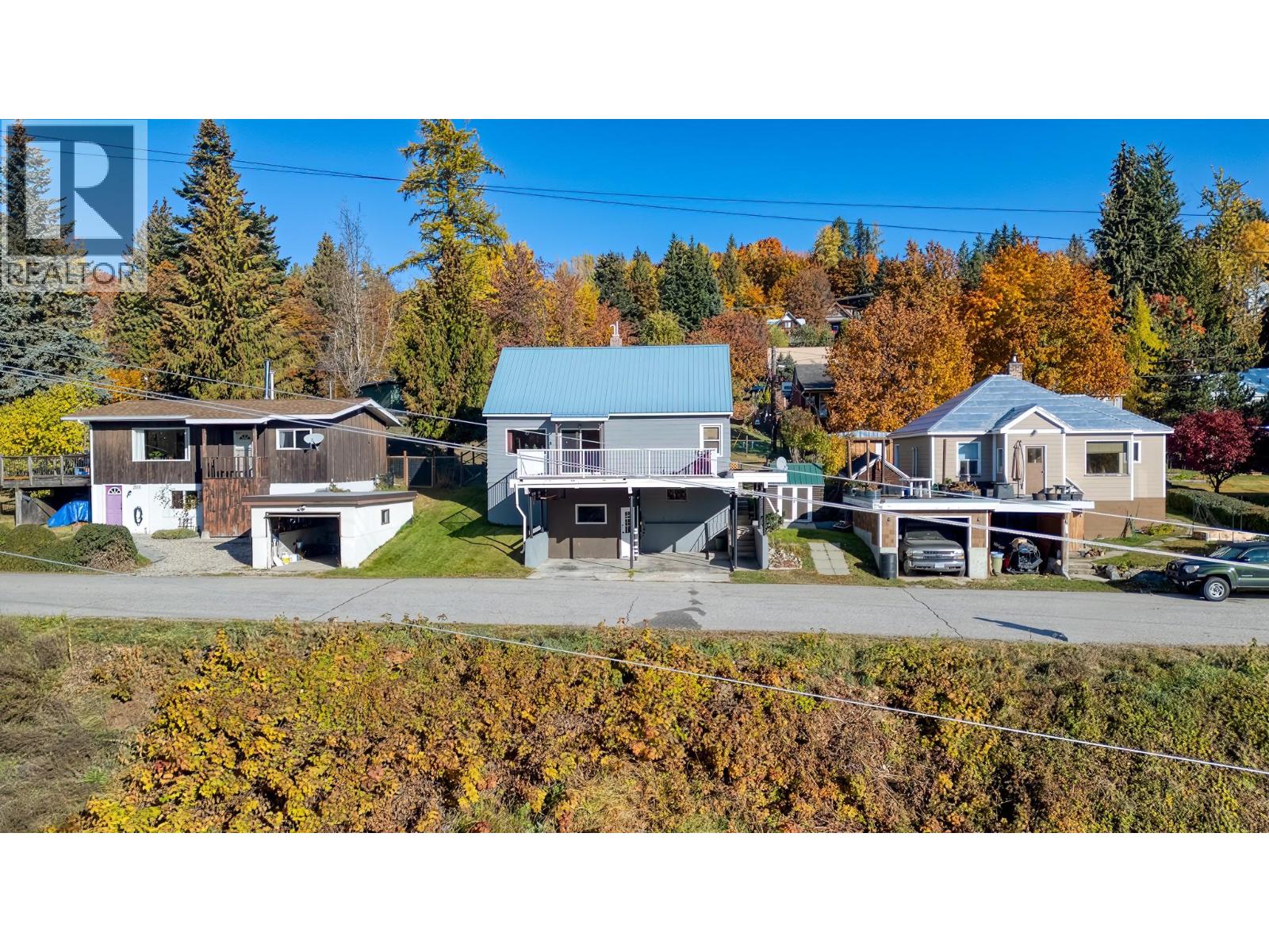 2130 Victoria Avenue, Rossland, British Columbia  V0G 1Y0 - Photo 3 - 10367439