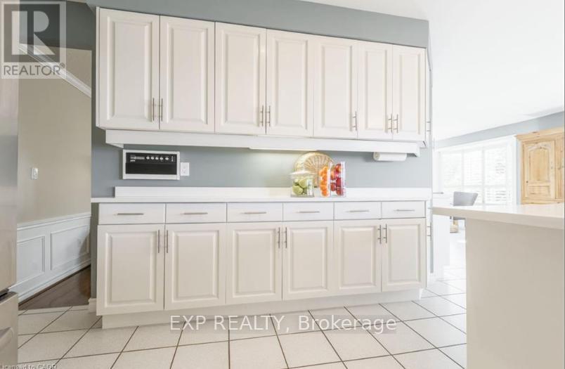 19 Honeysuckle Crescent, Hamilton, Ontario  L9K 1A9 - Photo 11 - X12526224