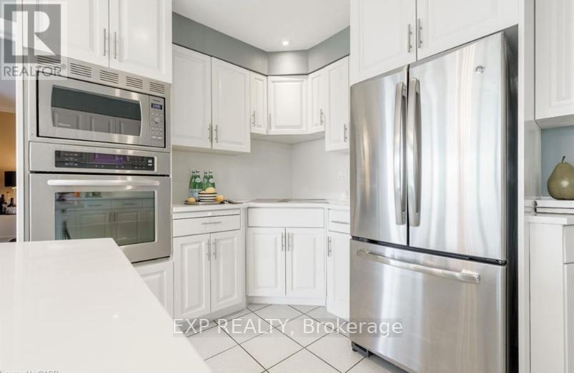 19 Honeysuckle Crescent, Hamilton, Ontario  L9K 1A9 - Photo 12 - X12526224