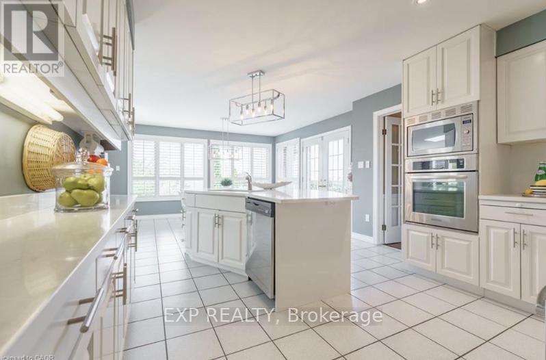 19 Honeysuckle Crescent, Hamilton, Ontario  L9K 1A9 - Photo 13 - X12526224