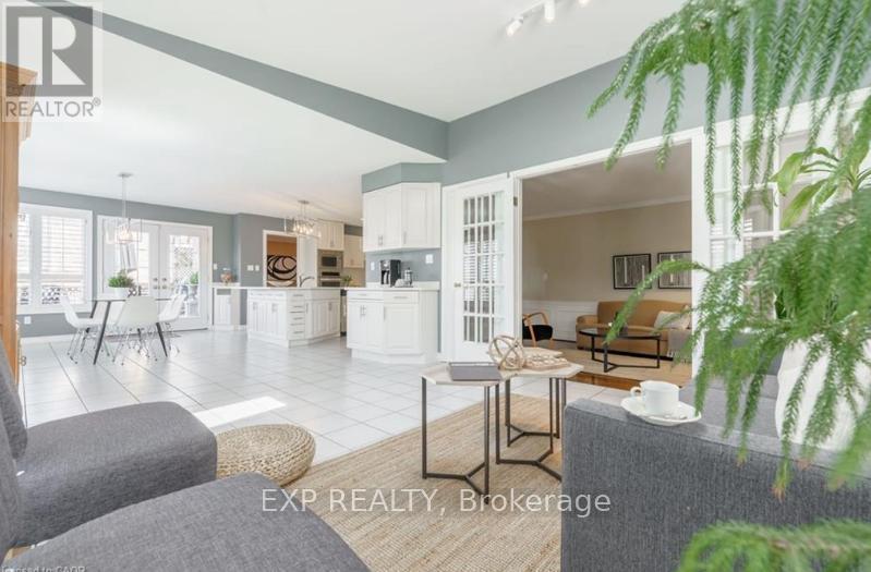 19 Honeysuckle Crescent, Hamilton, Ontario  L9K 1A9 - Photo 14 - X12526224