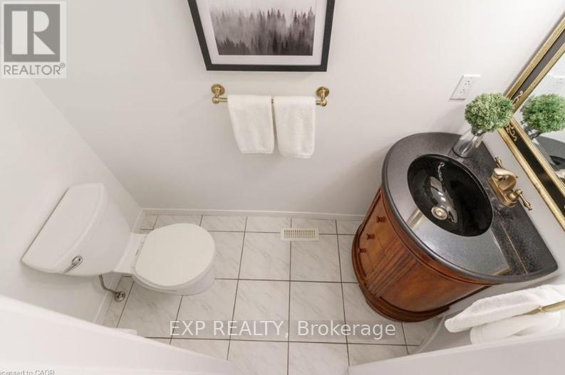 19 Honeysuckle Crescent, Hamilton, Ontario  L9K 1A9 - Photo 17 - X12526224