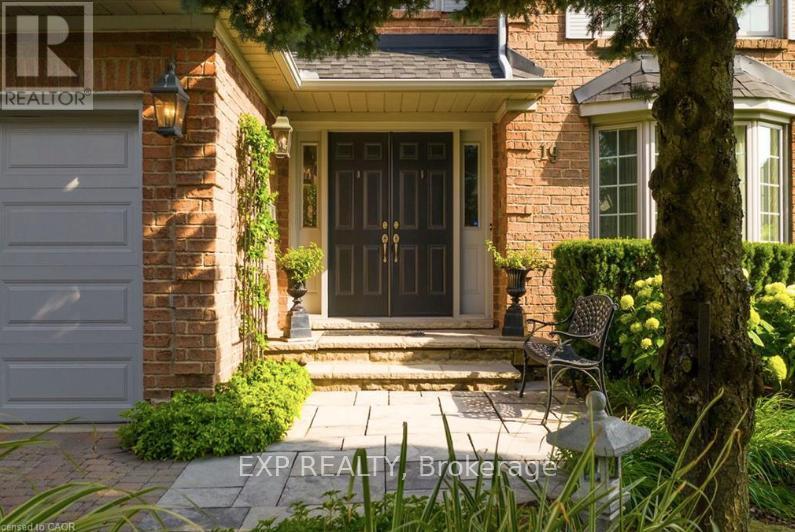 19 Honeysuckle Crescent, Hamilton, Ontario  L9K 1A9 - Photo 2 - X12526224