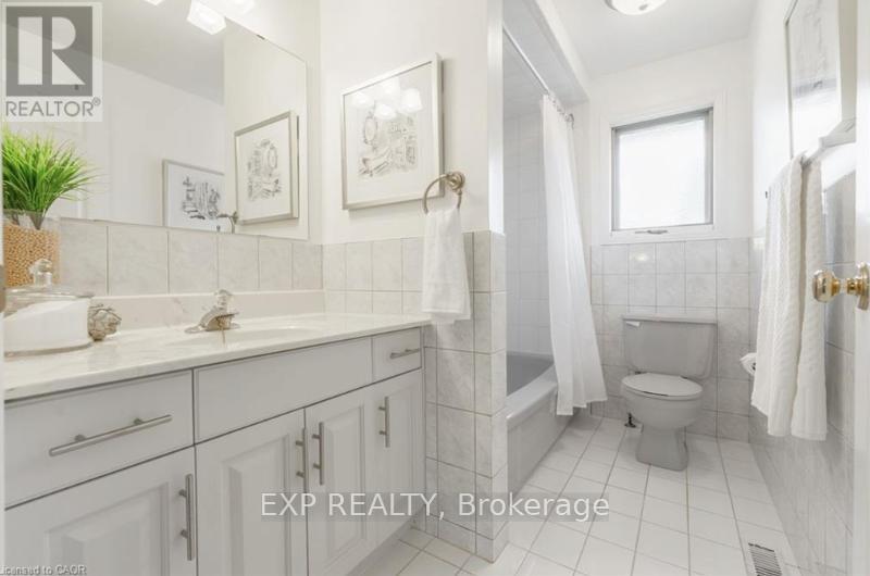 19 Honeysuckle Crescent, Hamilton, Ontario  L9K 1A9 - Photo 24 - X12526224