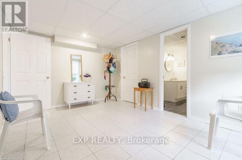 19 Honeysuckle Crescent, Hamilton, Ontario  L9K 1A9 - Photo 33 - X12526224