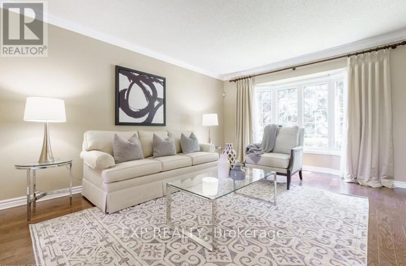 19 Honeysuckle Crescent, Hamilton, Ontario  L9K 1A9 - Photo 5 - X12526224