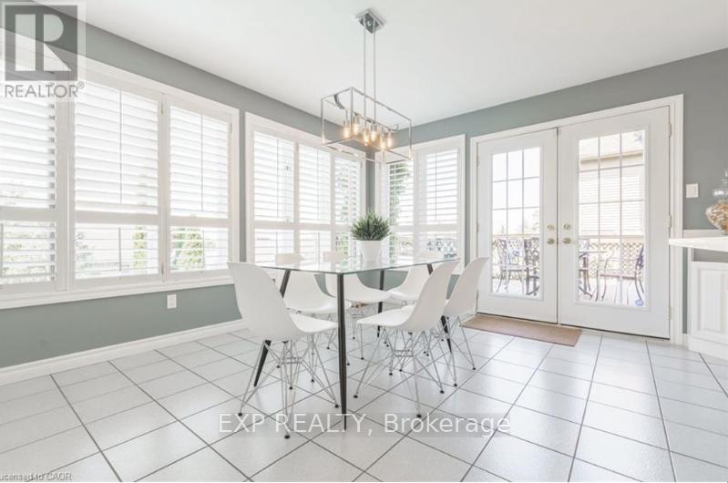 19 Honeysuckle Crescent, Hamilton, Ontario  L9K 1A9 - Photo 7 - X12526224