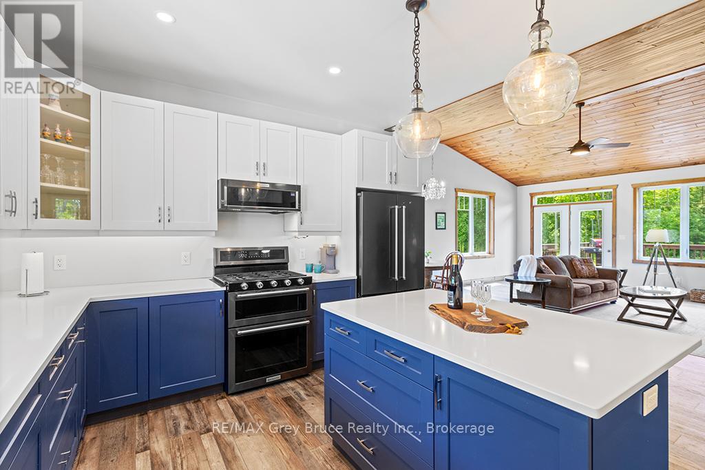 1379 West Road, Northern Bruce Peninsula, Ontario N0H 1W0 - Photo 11 - X12526262