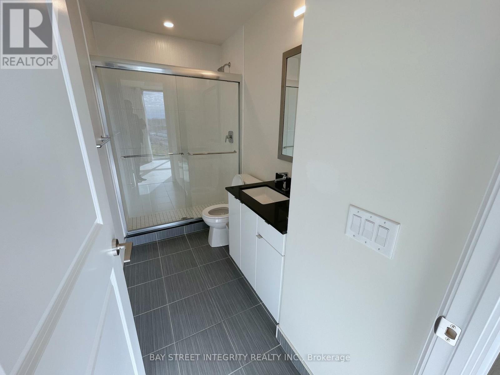 704 - 50 Thomas Riley Road, Toronto, Ontario  M9B 0C5 - Photo 11 - W12526256