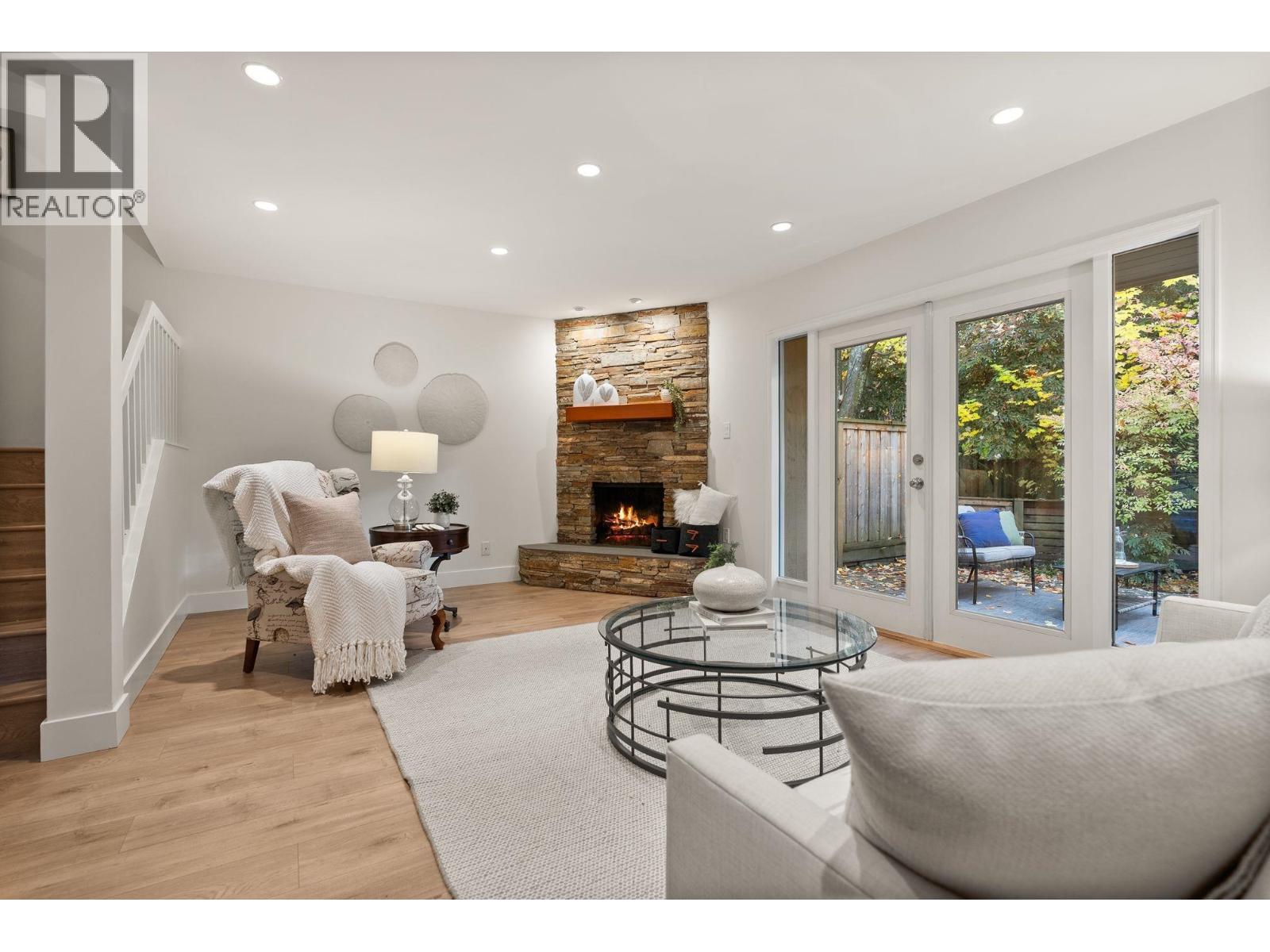 2307 MOUNTAIN HIGHWAY, North Vancouver, British Columbia