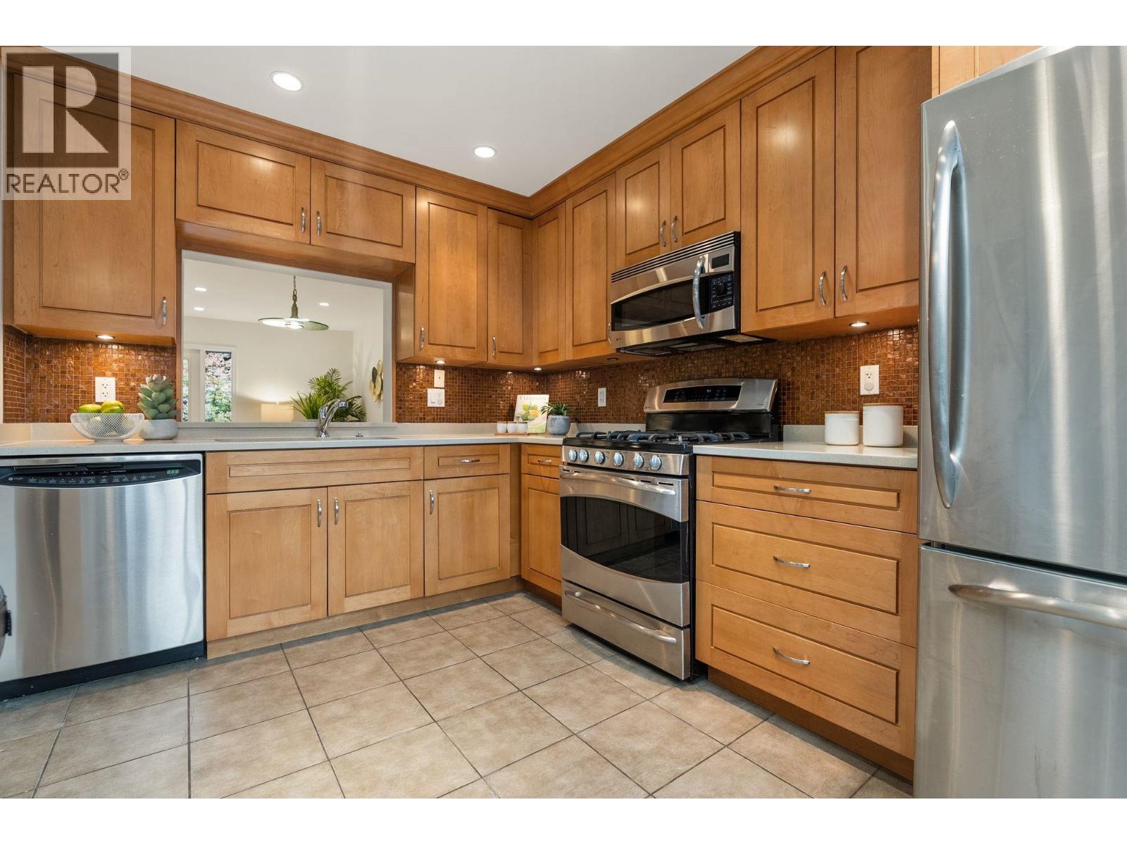 2307 Mountain Highway, North Vancouver, British Columbia  V7J 2N2 - Photo 7 - R3065978