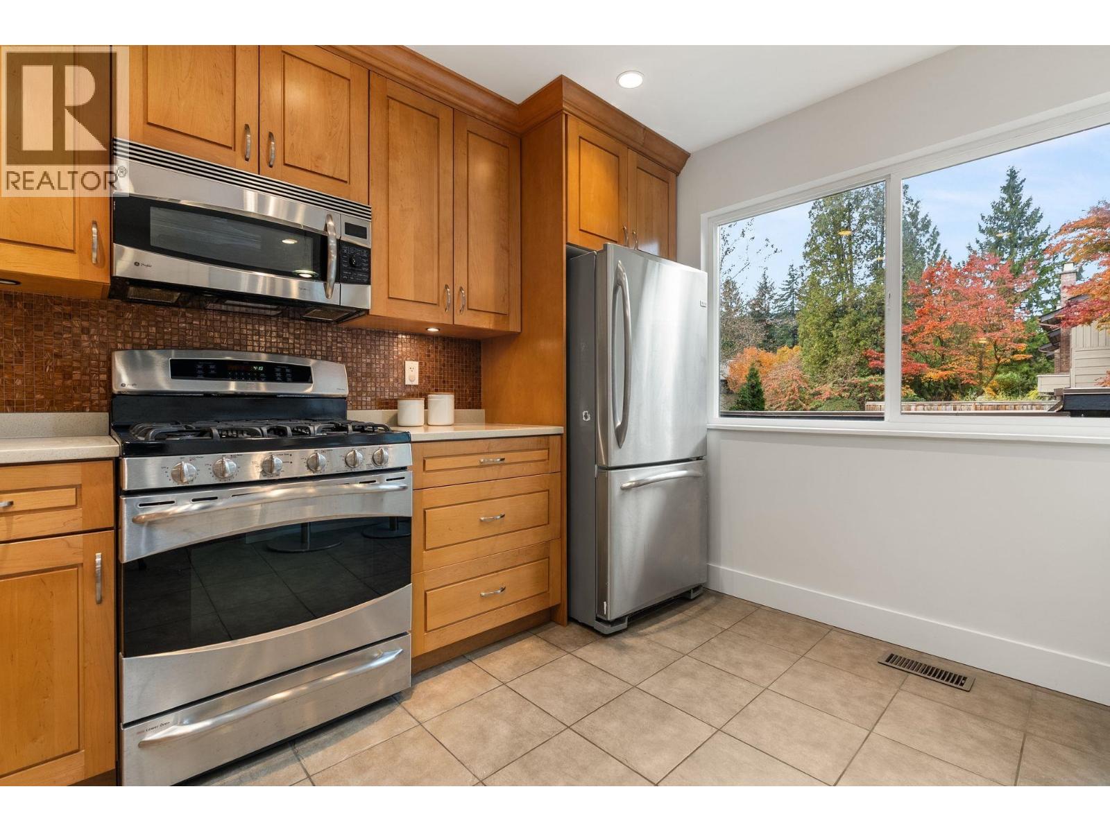 2307 Mountain Highway, North Vancouver, British Columbia  V7J 2N2 - Photo 9 - R3065978