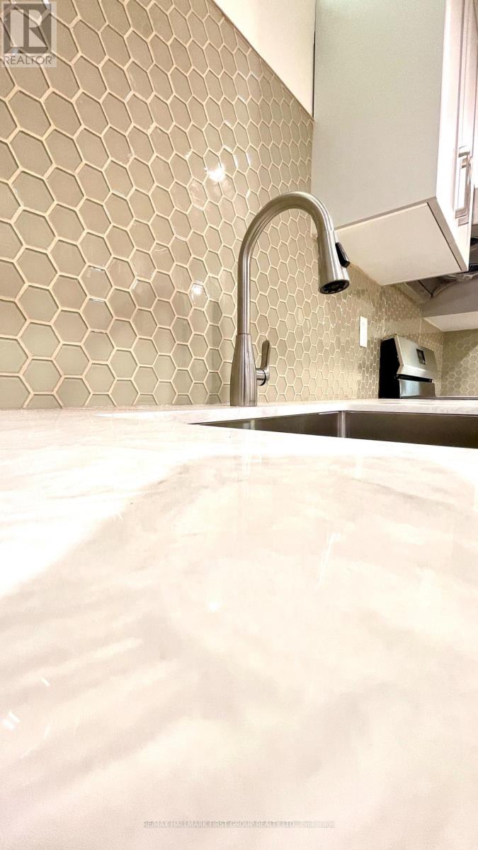 61 Lent Crescent, Brampton, Ontario  L6Y 4X7 - Photo 10 - W12526268