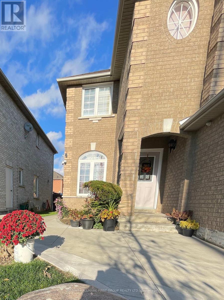 61 Lent Crescent, Brampton, Ontario  L6Y 4X7 - Photo 2 - W12526268