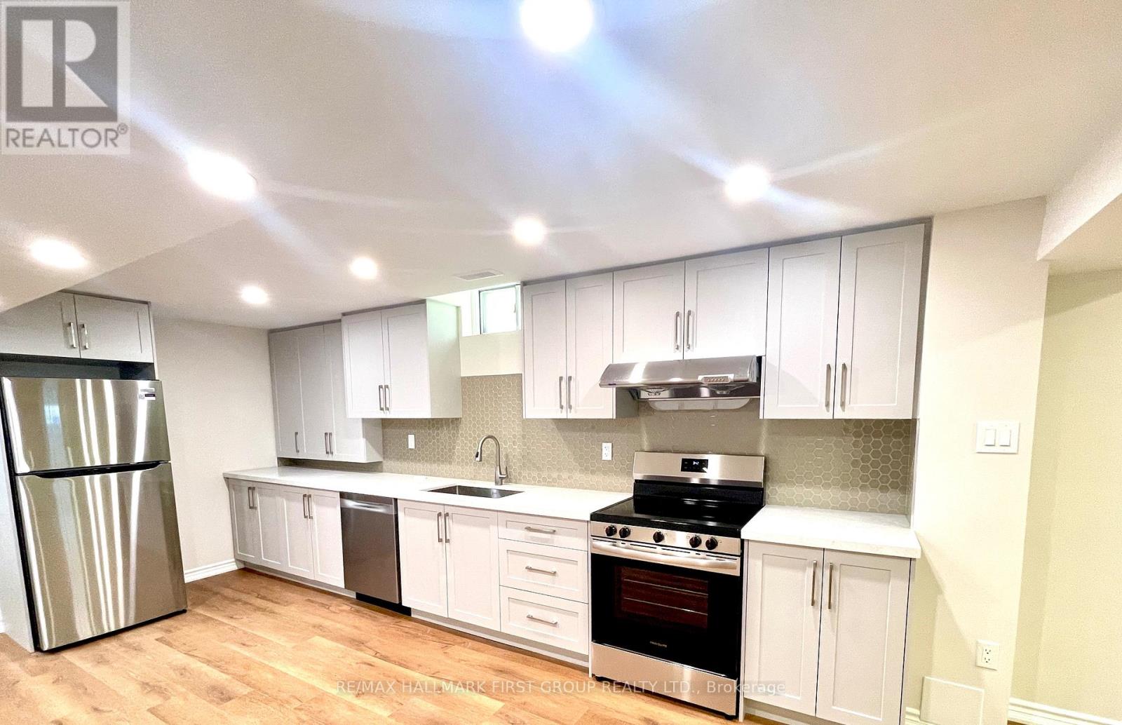 61 Lent Crescent, Brampton, Ontario  L6Y 4X7 - Photo 8 - W12526268