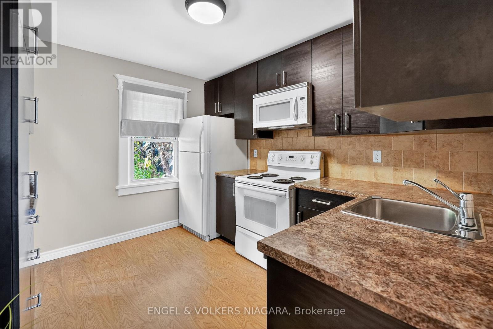 141 Cope Street, Hamilton, Ontario  L8H 5B3 - Photo 11 - X12526278