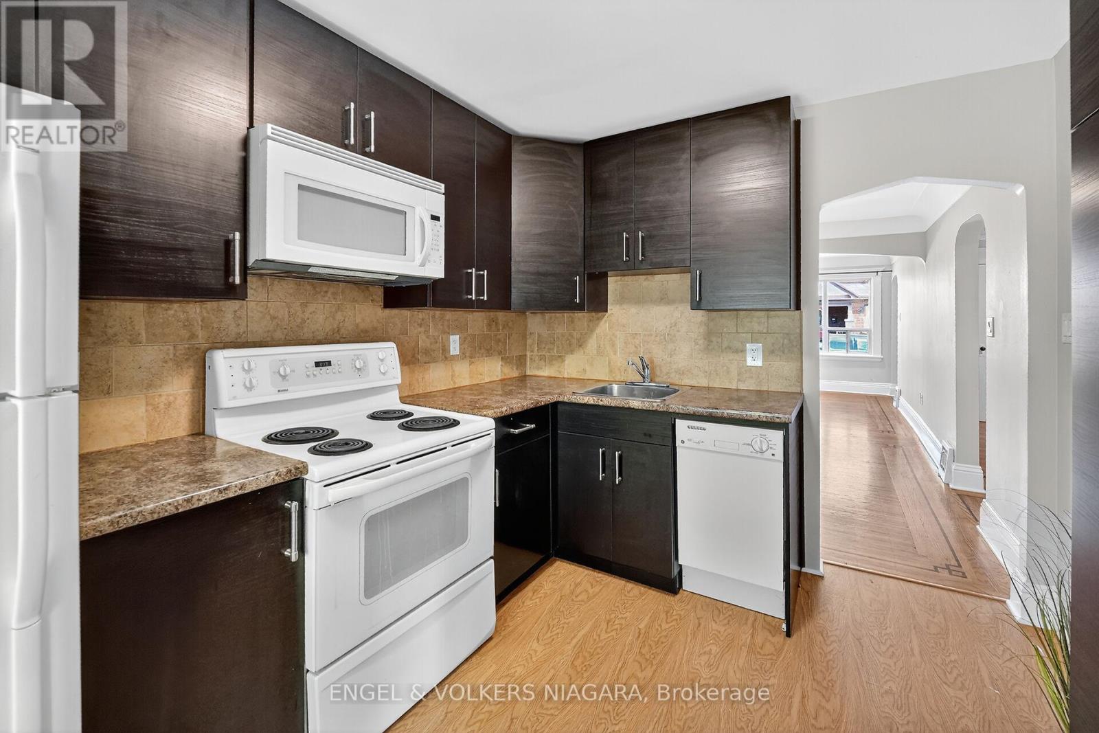 141 Cope Street, Hamilton, Ontario  L8H 5B3 - Photo 12 - X12526278