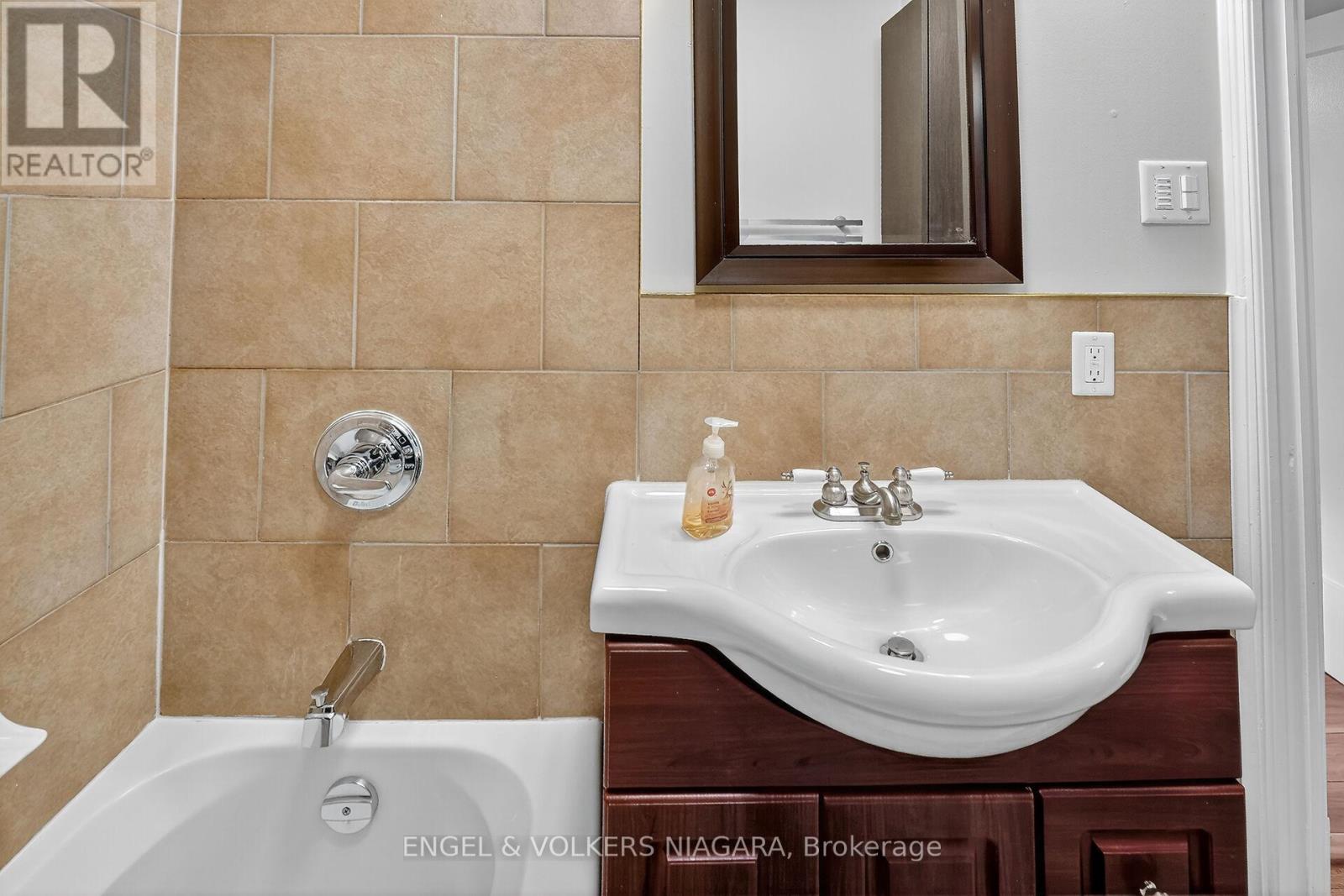 141 Cope Street, Hamilton, Ontario  L8H 5B3 - Photo 20 - X12526278