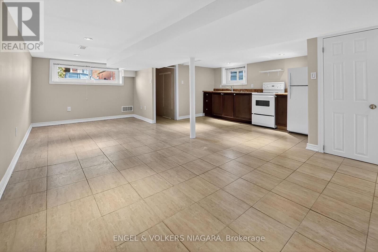 141 Cope Street, Hamilton, Ontario  L8H 5B3 - Photo 25 - X12526278