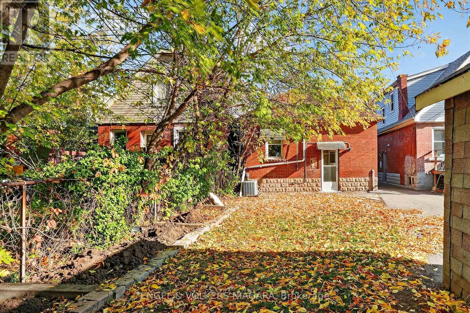 141 Cope Street, Hamilton, Ontario  L8H 5B3 - Photo 34 - X12526278