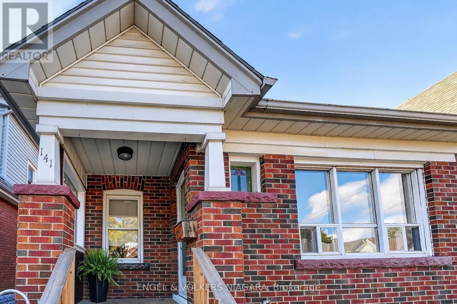 141 Cope Street, Hamilton, Ontario  L8H 5B3 - Photo 4 - X12526278