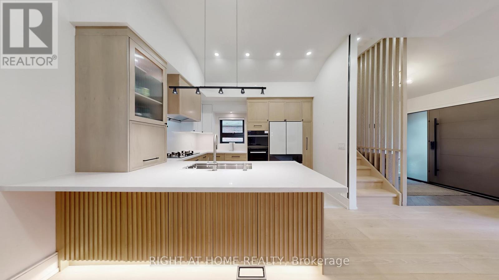 5 Mattice Road, Toronto, Ontario M9A 1E1 - Photo 10 - W12526282