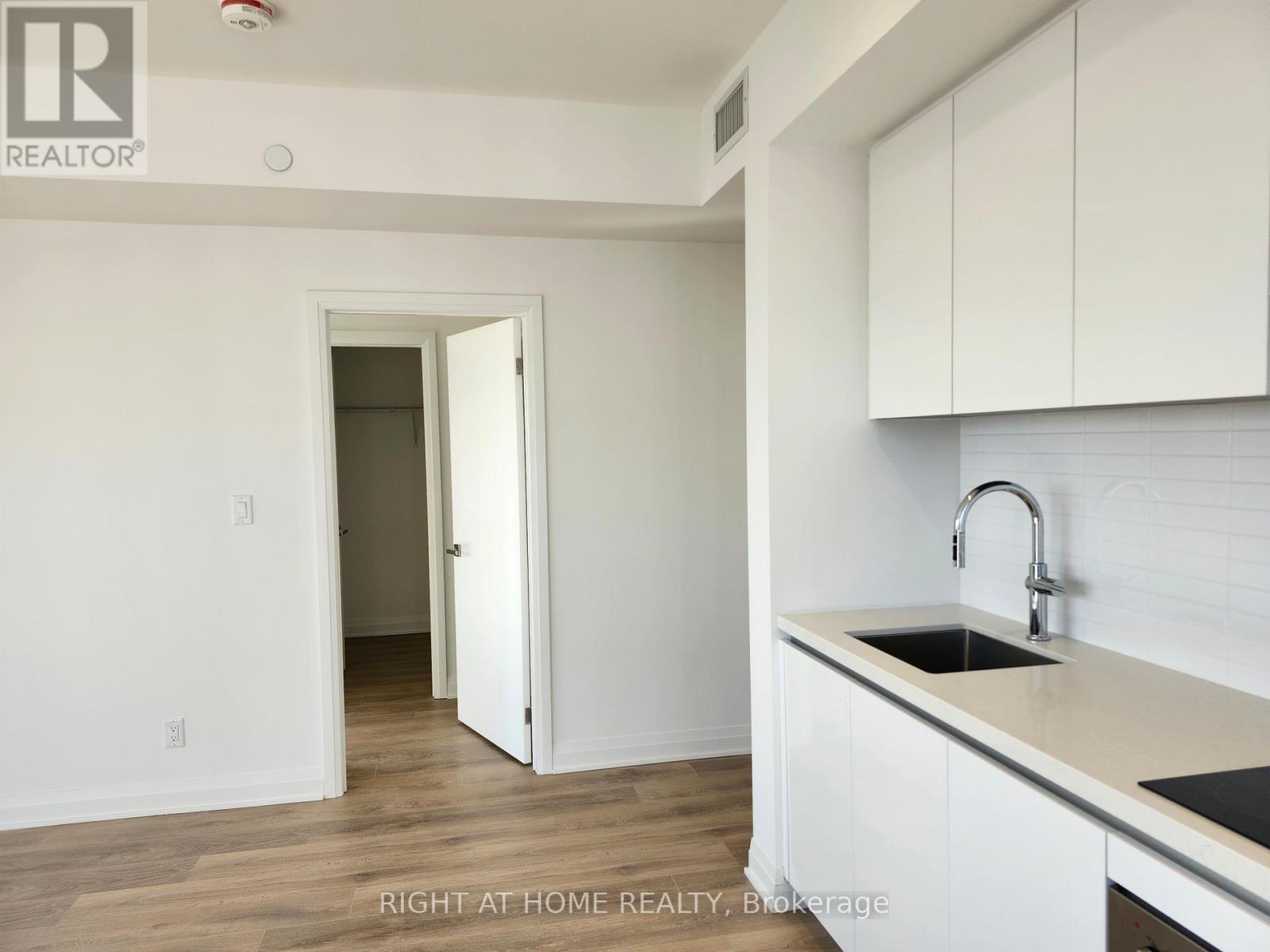 2602 - 4015 The Exchange Street, Mississauga, Ontario  L5B 0N9 - Photo 14 - W12526290