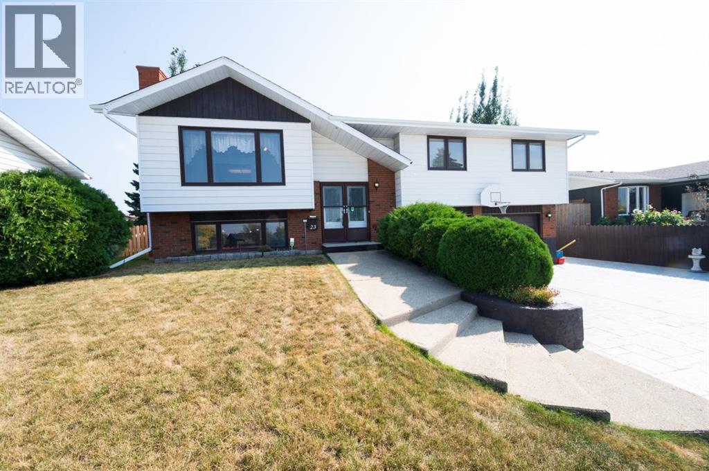 23 Berry Avenue, Red Deer, Alberta  T4R 1K7 - Photo 2 - A2255832