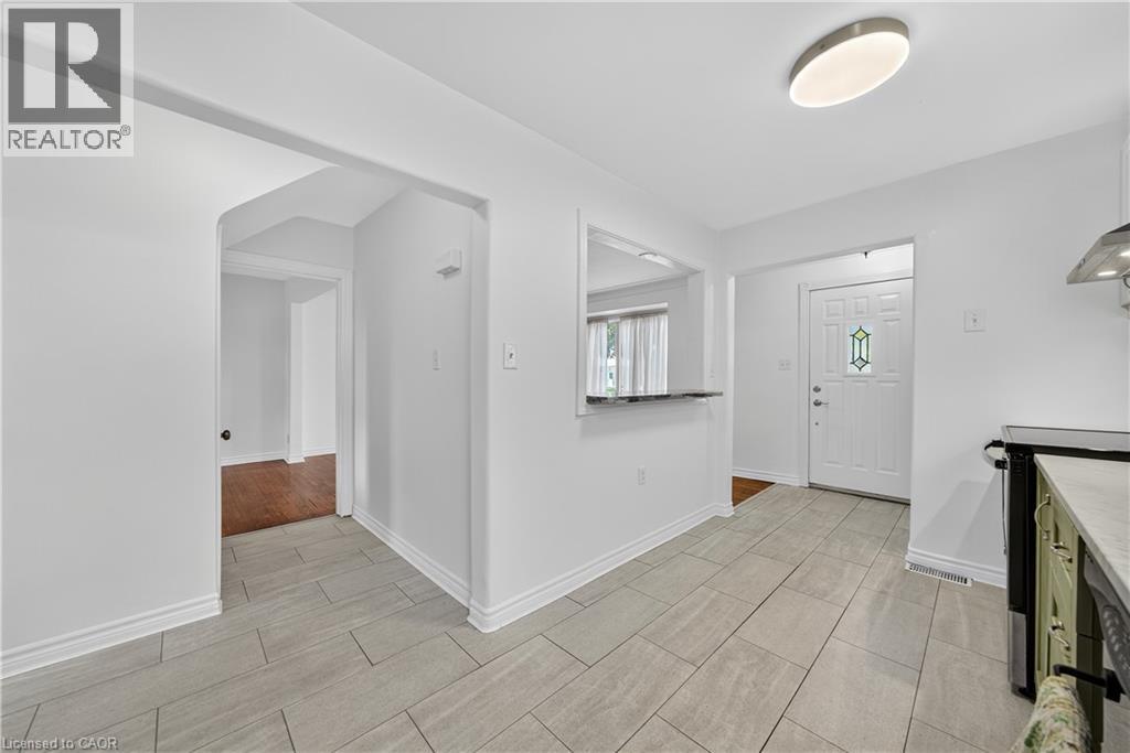 421 East 36th Street, Hamilton, Ontario L8V 4A3 - Photo 8 - 40784240