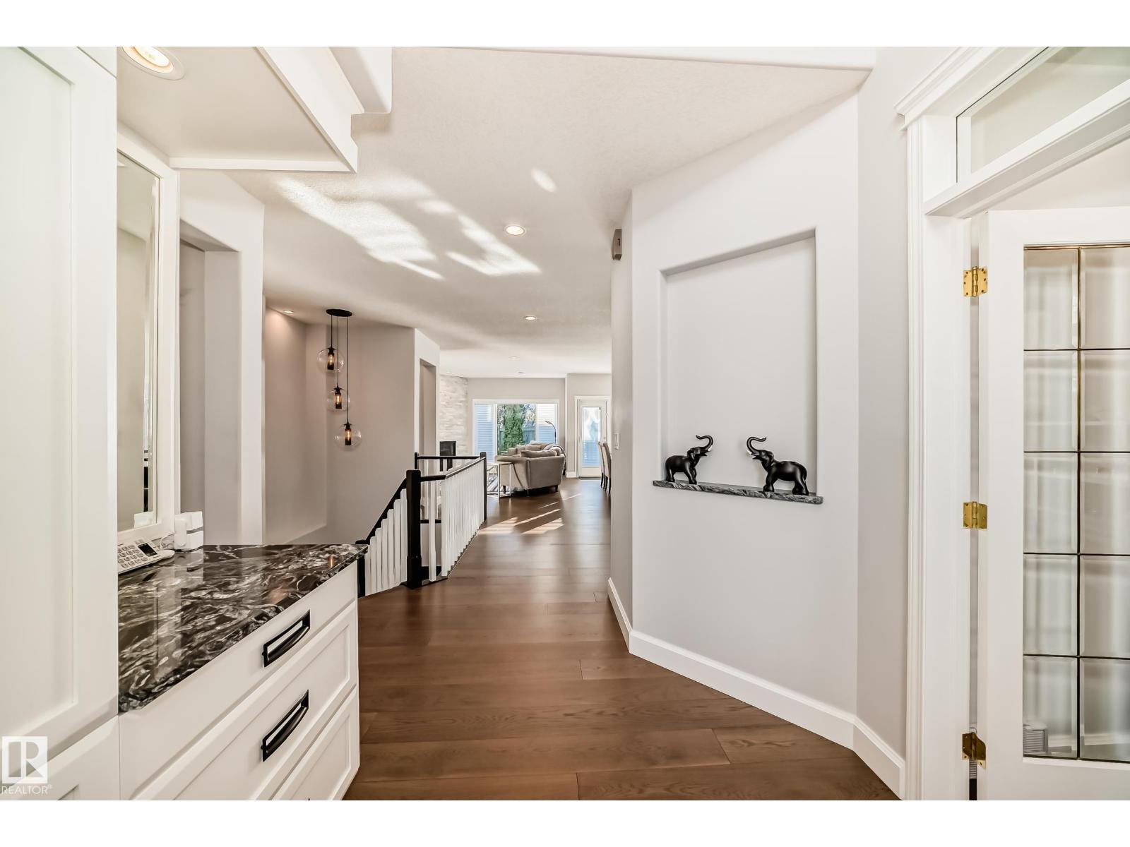 539 Dickens Lo Nw, Edmonton, Alberta  T6M 2S1 - Photo 4 - E4465174