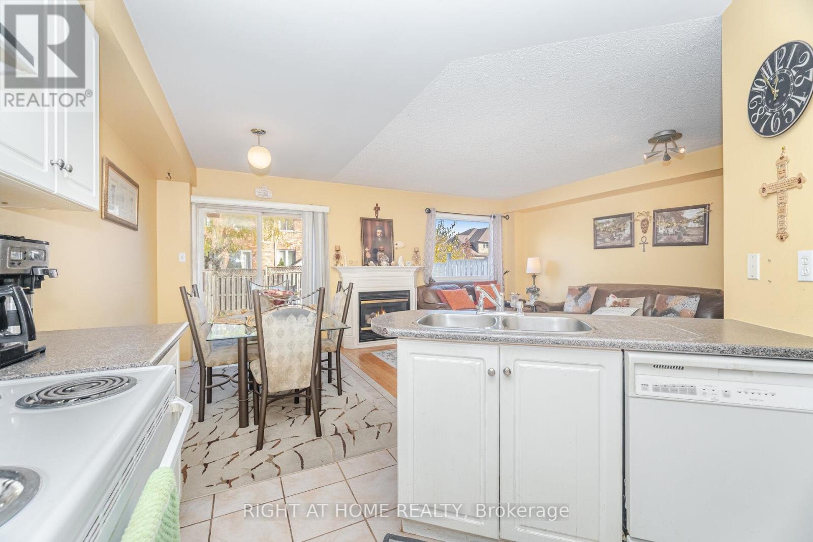 3861 Talias Crescent, Mississauga, Ontario  L5M 6L6 - Photo 10 - W12526312