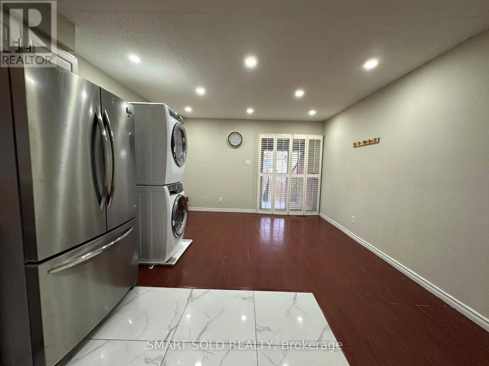 Upper - 36b Lambton Avenue, Toronto, Ontario  M6N 2S1 - Photo 9 - W12500388