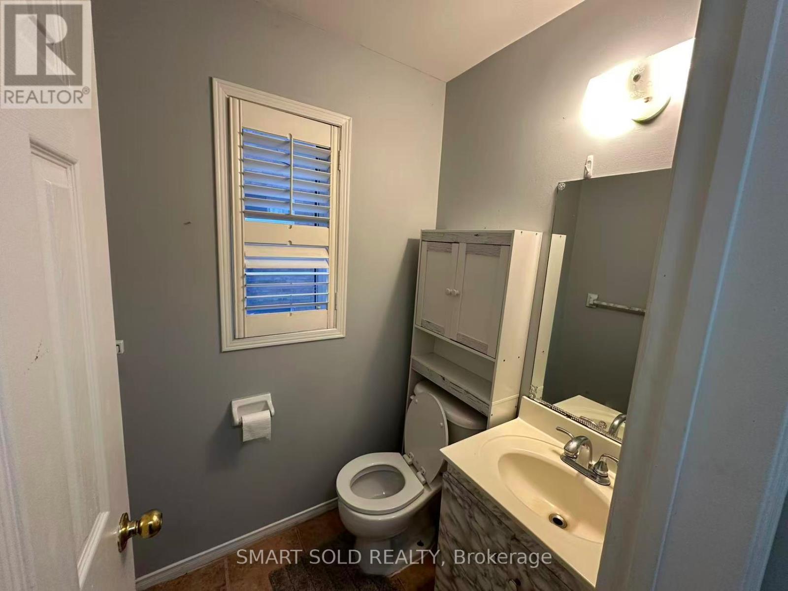 Upper - 36b Lambton Avenue, Toronto, Ontario  M6N 2S1 - Photo 10 - W12500388