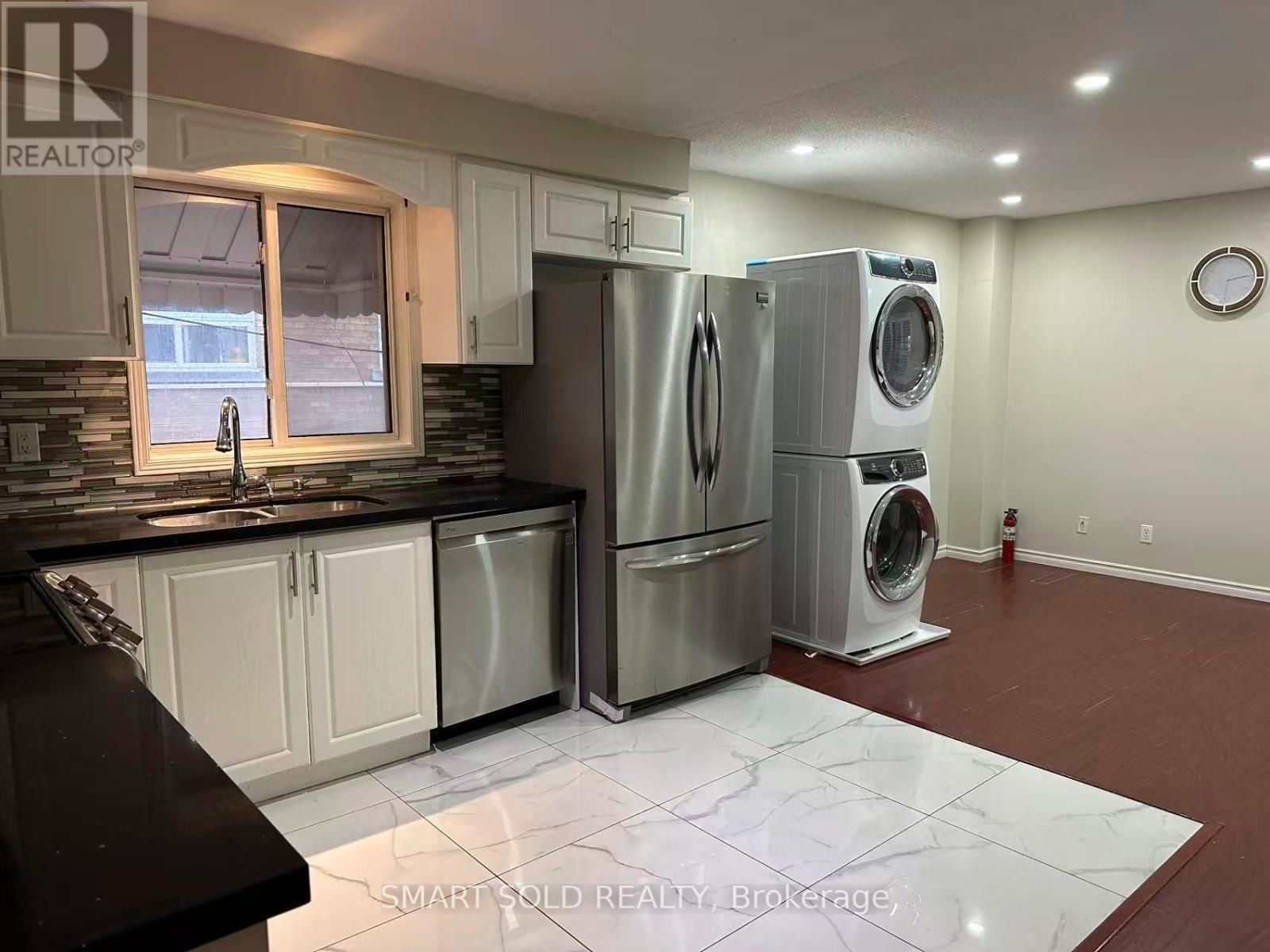 Upper - 36b Lambton Avenue, Toronto, Ontario  M6N 2S1 - Photo 7 - W12500388