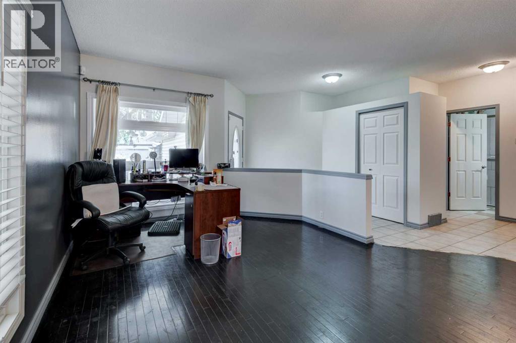 414 Mt Cornwall Circle Se, Calgary, Alberta  T2Z 2J6 - Photo 7 - A2269545