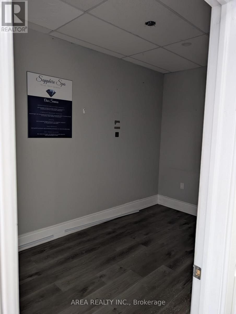 152 Gray Road, Hamilton, Ontario L8G 3V2 - Photo 10 - X12526322