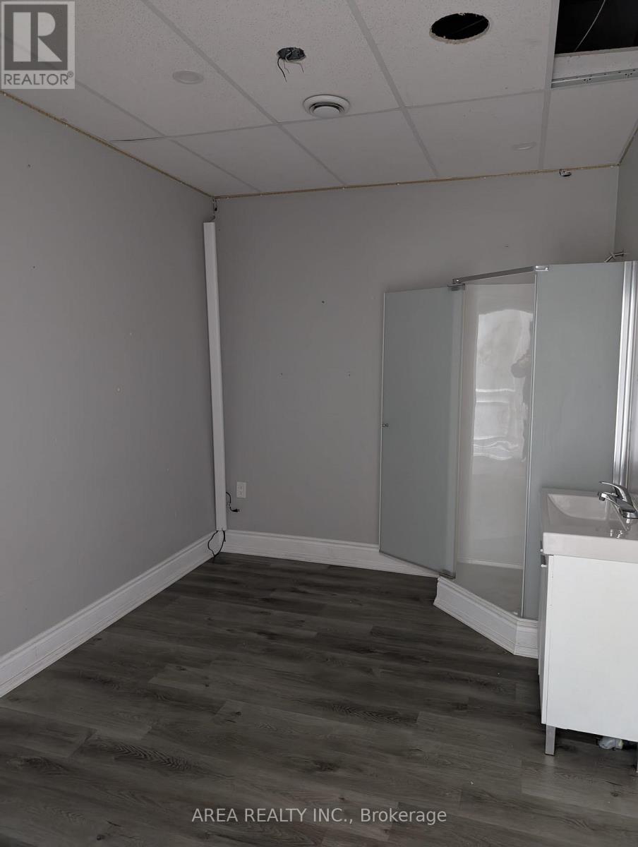 152 Gray Road, Hamilton, Ontario L8G 3V2 - Photo 11 - X12526322