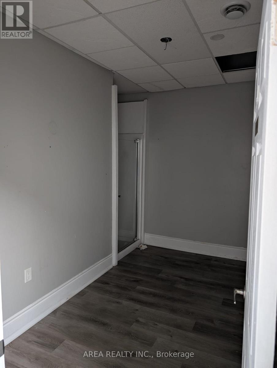 152 Gray Road, Hamilton, Ontario L8G 3V2 - Photo 12 - X12526322