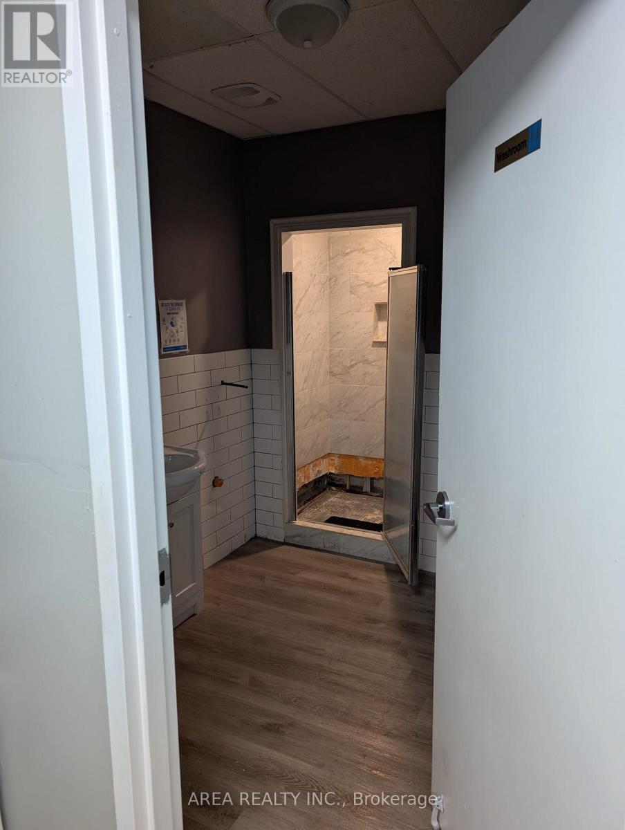 152 Gray Road, Hamilton, Ontario L8G 3V2 - Photo 13 - X12526322