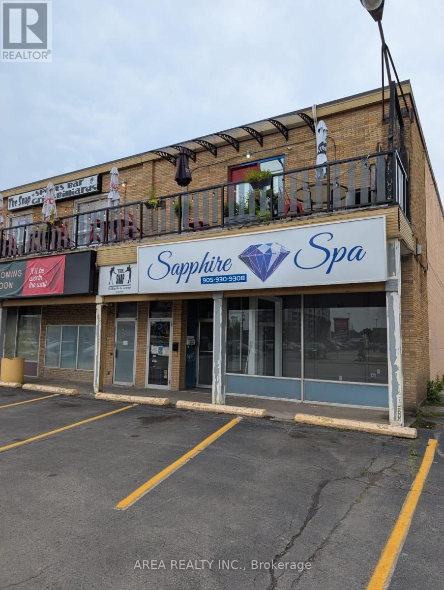 152 Gray Road, Hamilton, Ontario L8G 3V2 - Photo 2 - X12526322