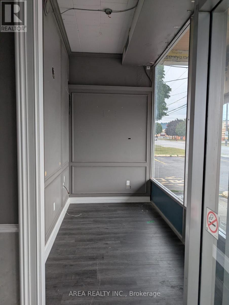 152 Gray Road, Hamilton, Ontario L8G 3V2 - Photo 4 - X12526322