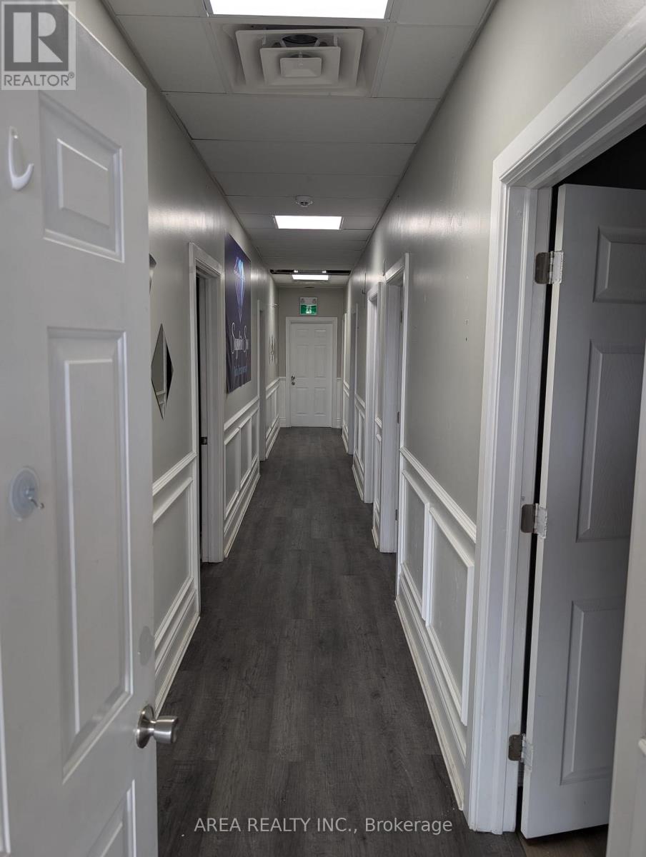 152 Gray Road, Hamilton, Ontario L8G 3V2 - Photo 5 - X12526322